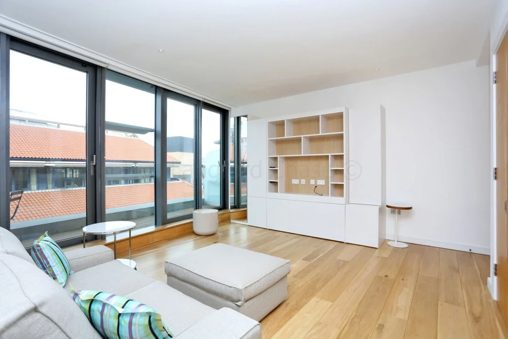 Flat New Globe Walk in Greater London