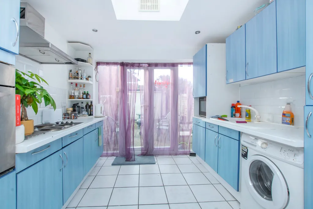 House Saint Helen Close in Greater London