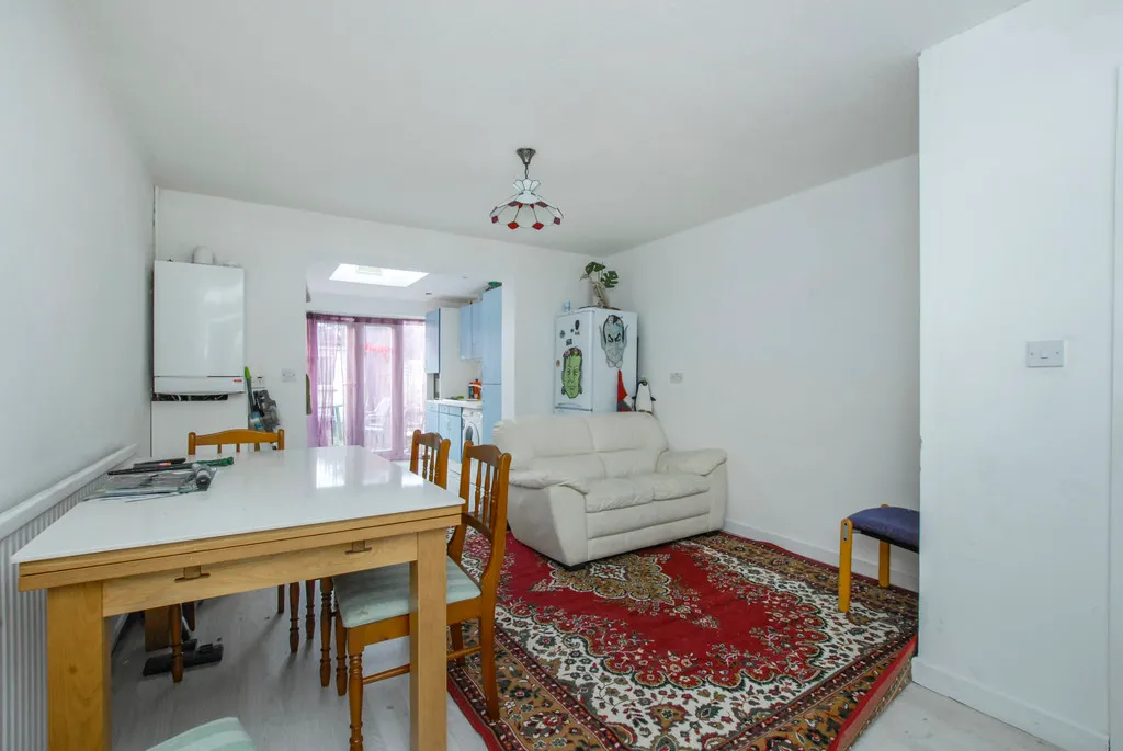 House Saint Helen Close in Greater London