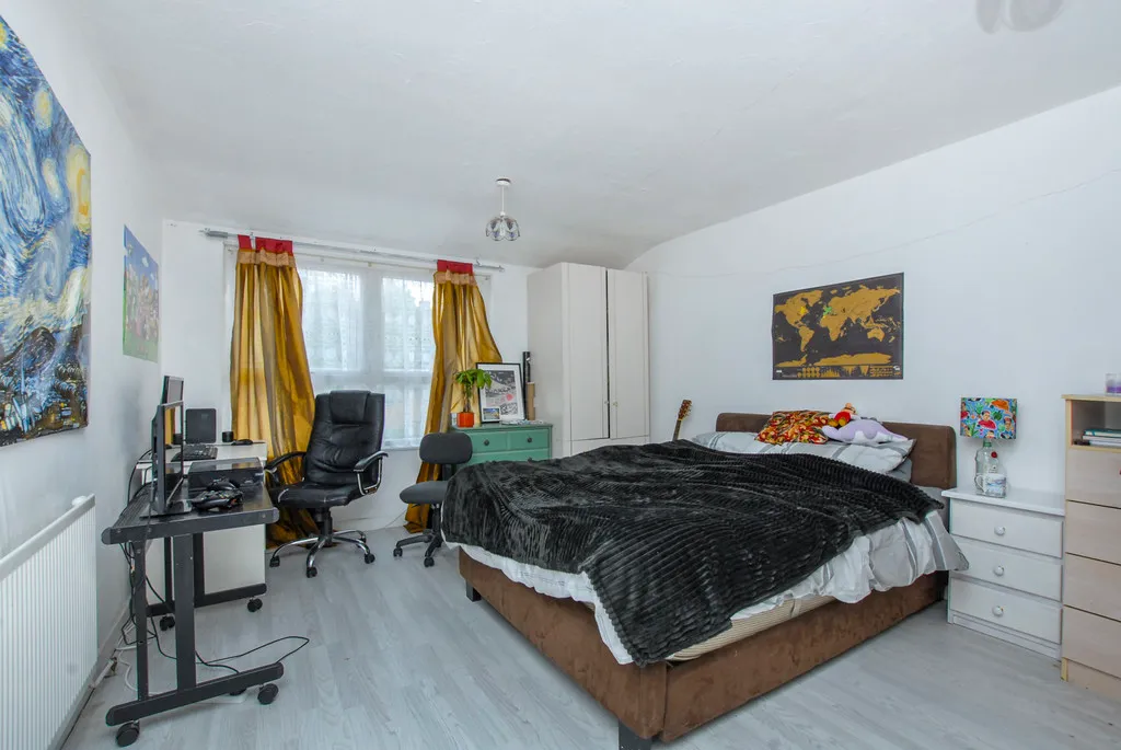 House Saint Helen Close in Greater London