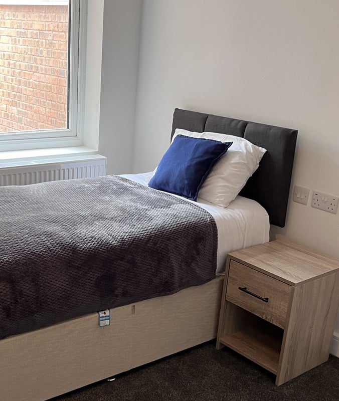 Room Wagon Lane in Metropolitan Borough of Solihull