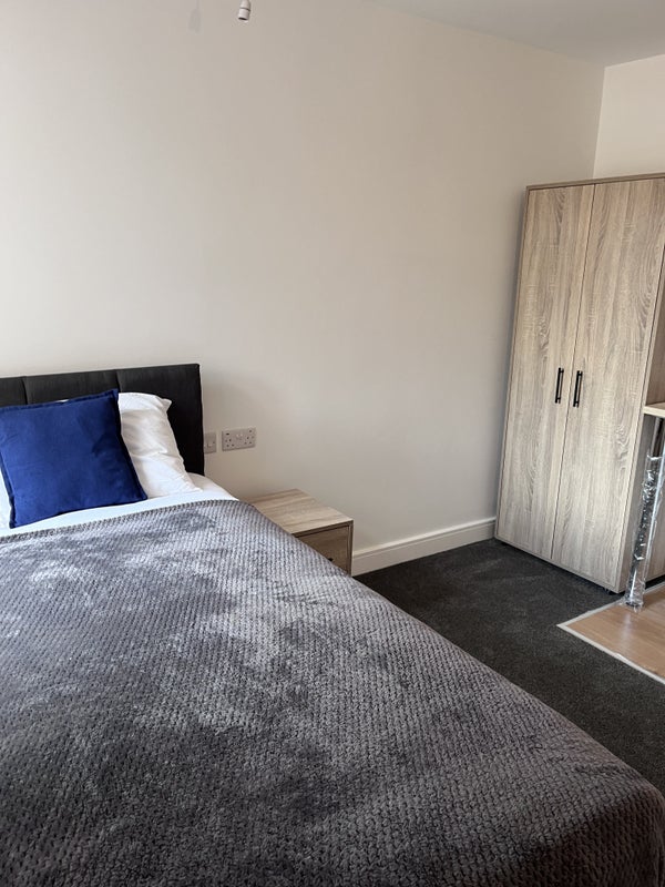 Room Wagon Lane in Metropolitan Borough of Solihull
