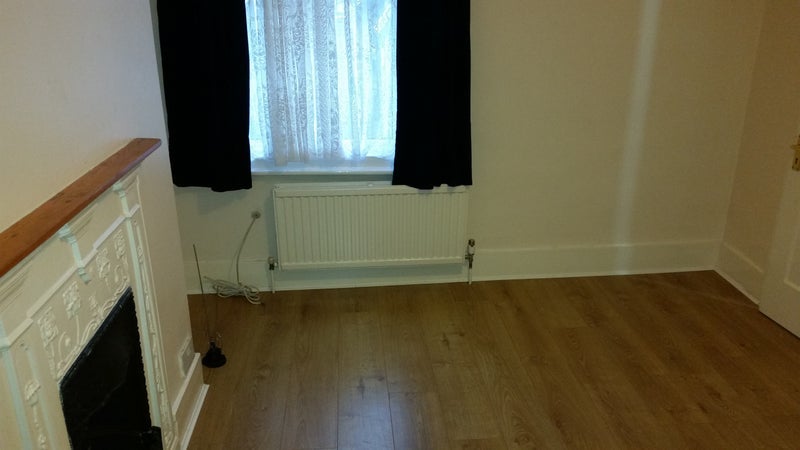 Room Woodville Road in Greater London