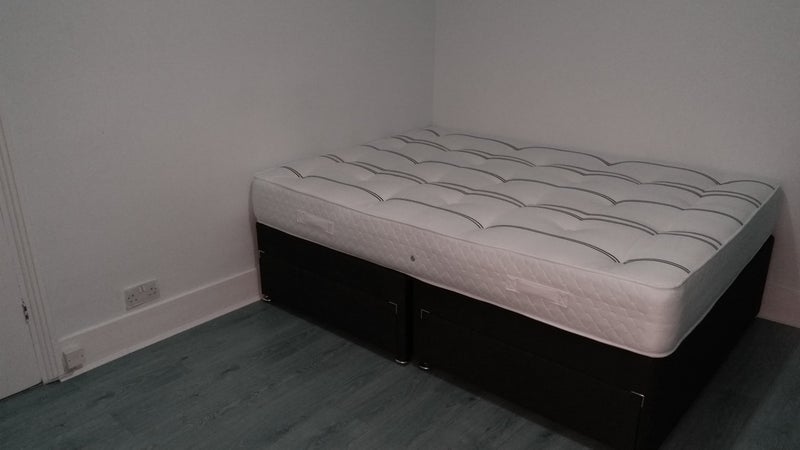 Room Woodville Road in Greater London