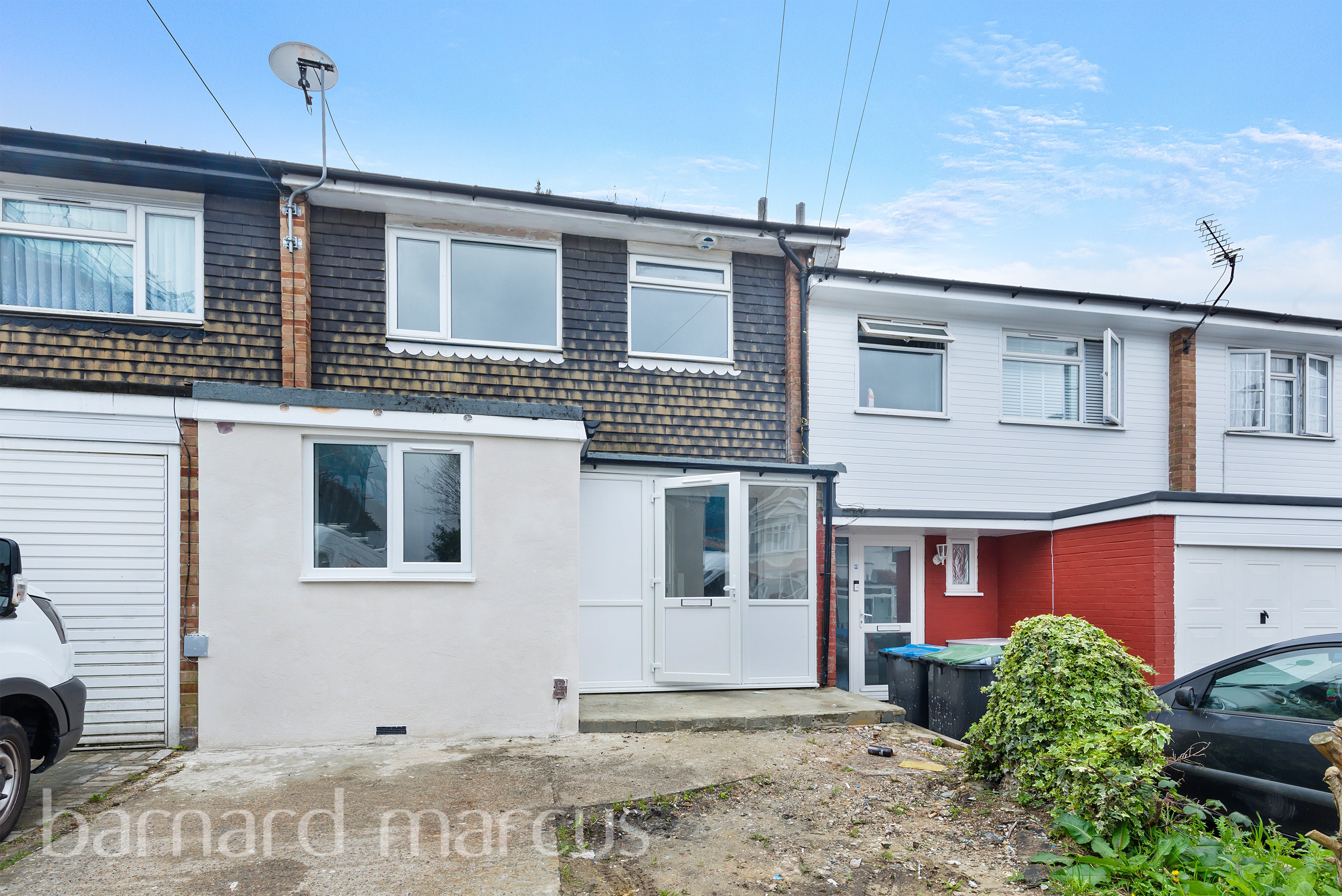 House Midhurst Avenue in Greater London