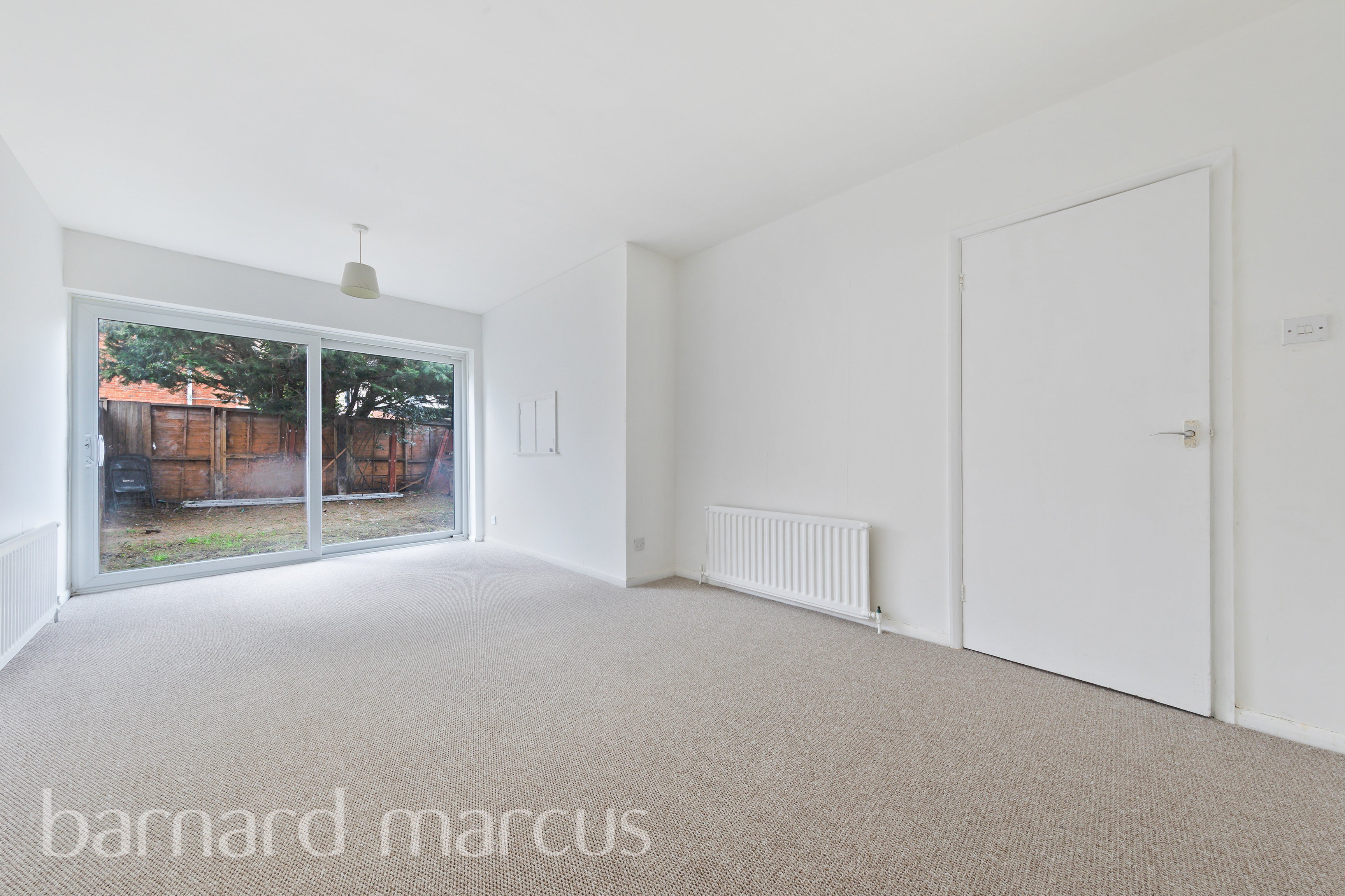 House Midhurst Avenue in Greater London