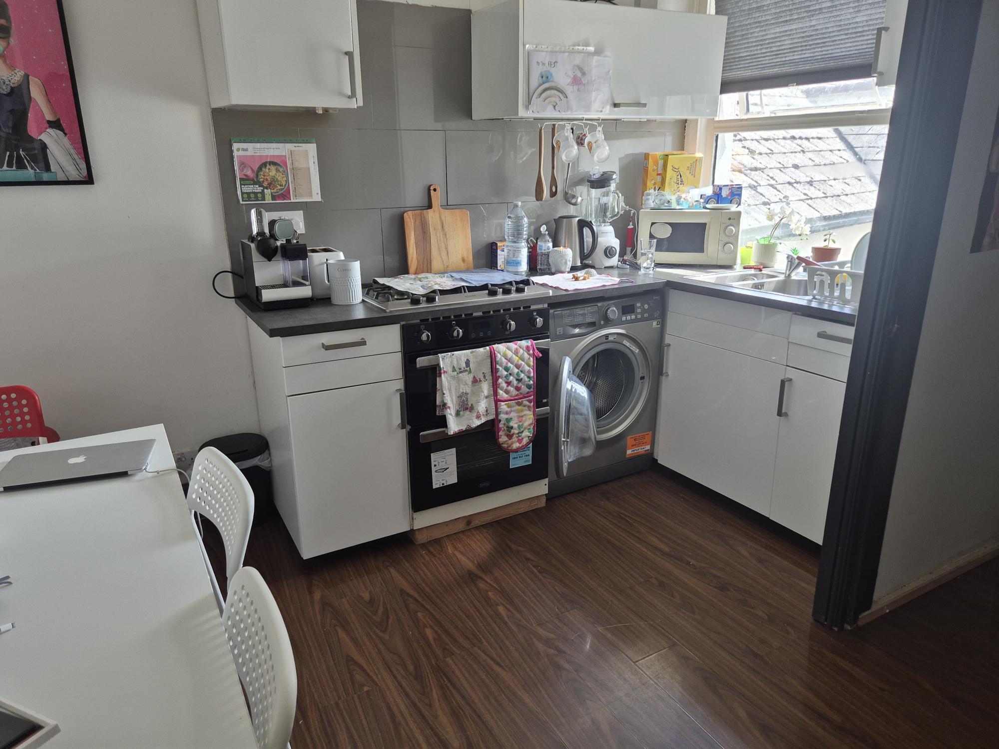 Flat Bynes Road in Greater London
