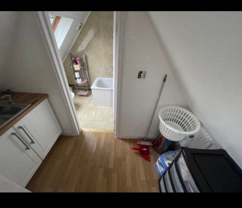 Room Hemlock Road in Greater London