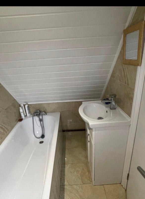 Room Hemlock Road in Greater London