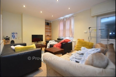 Flat Carberry Road in Leeds