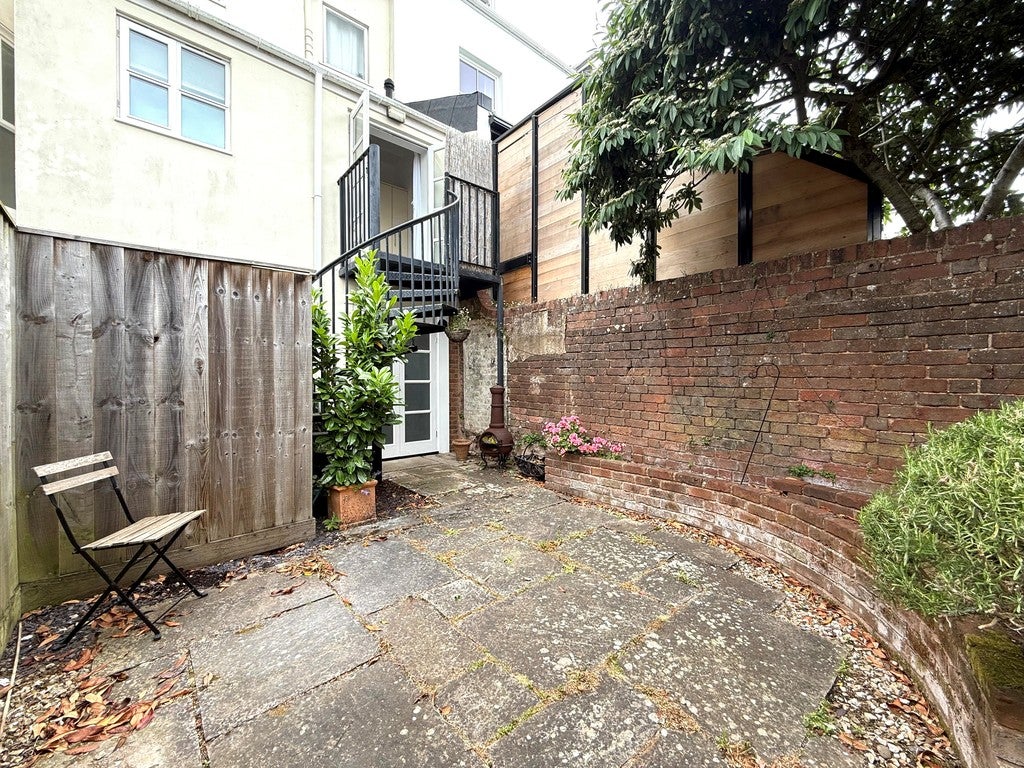 Flat Radford Road in Exeter