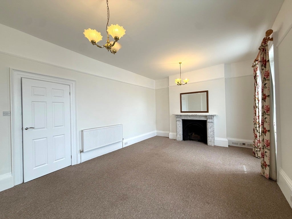 Flat Radford Road in Exeter