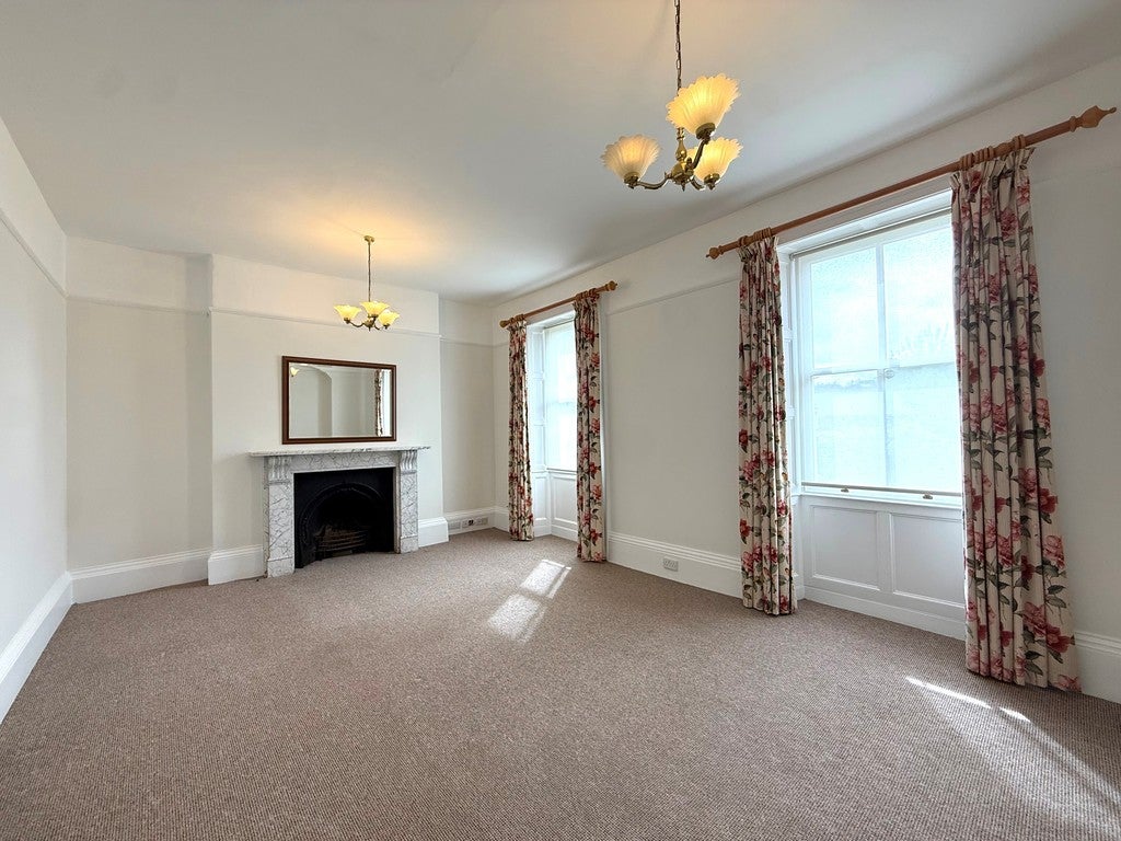 Flat Radford Road in Exeter