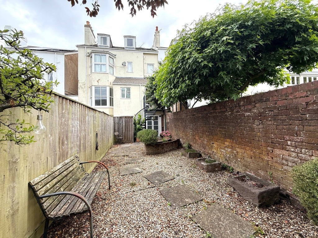 Flat Radford Road in Exeter