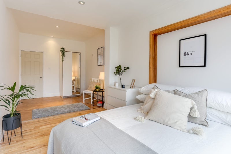 Room Denmark Hill in Greater London