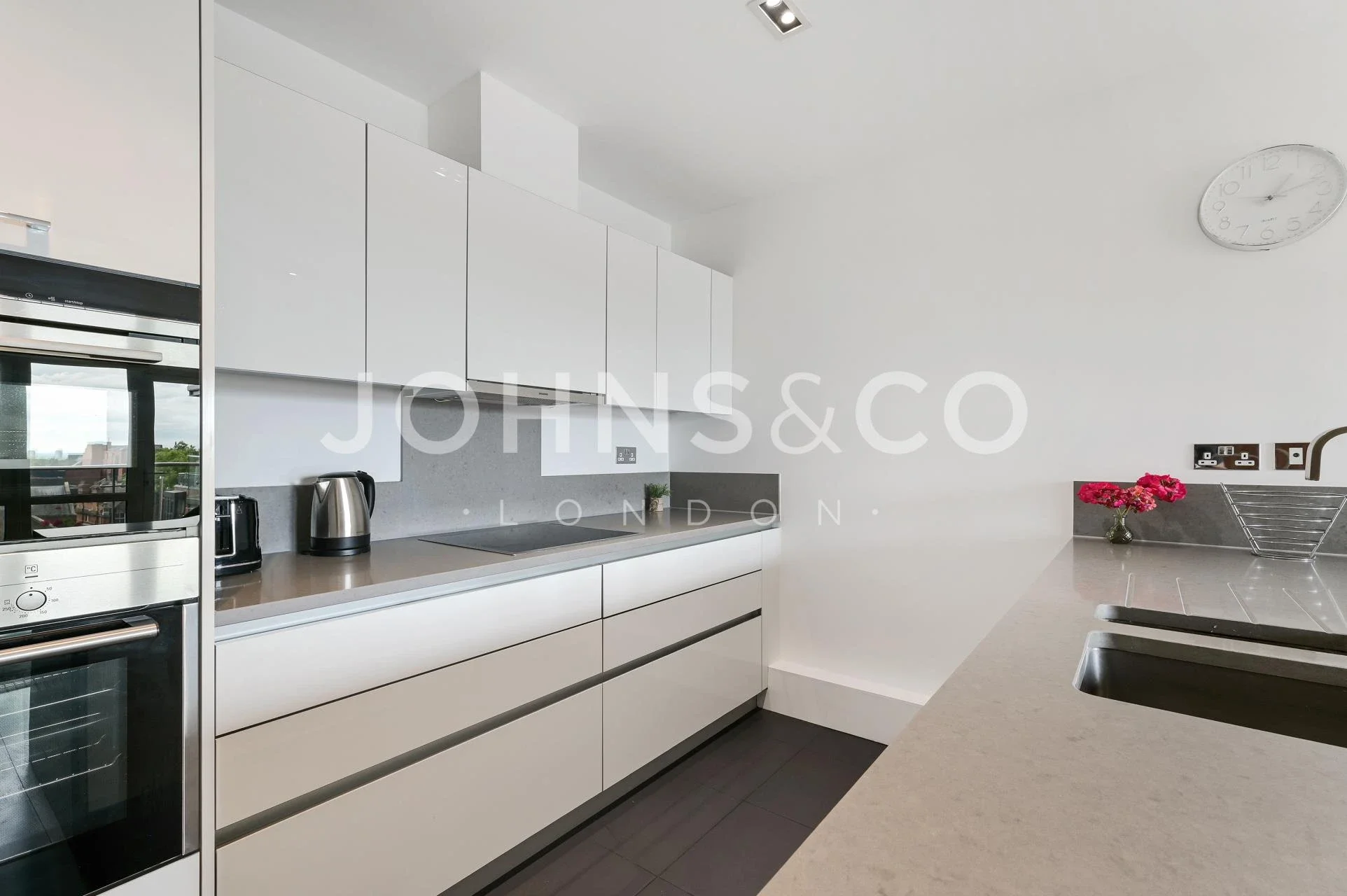 Flat Longfield Avenue in Greater London