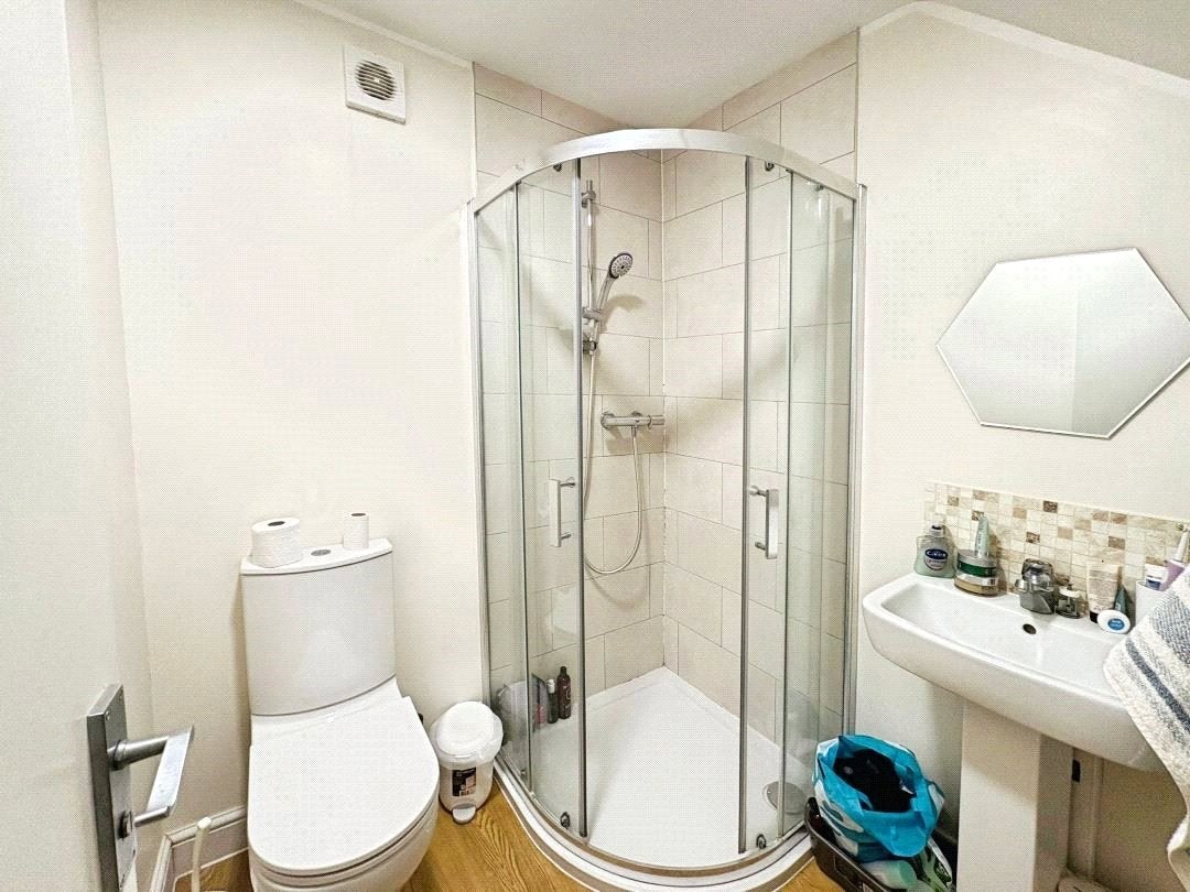 Room Fairview Close in Woking