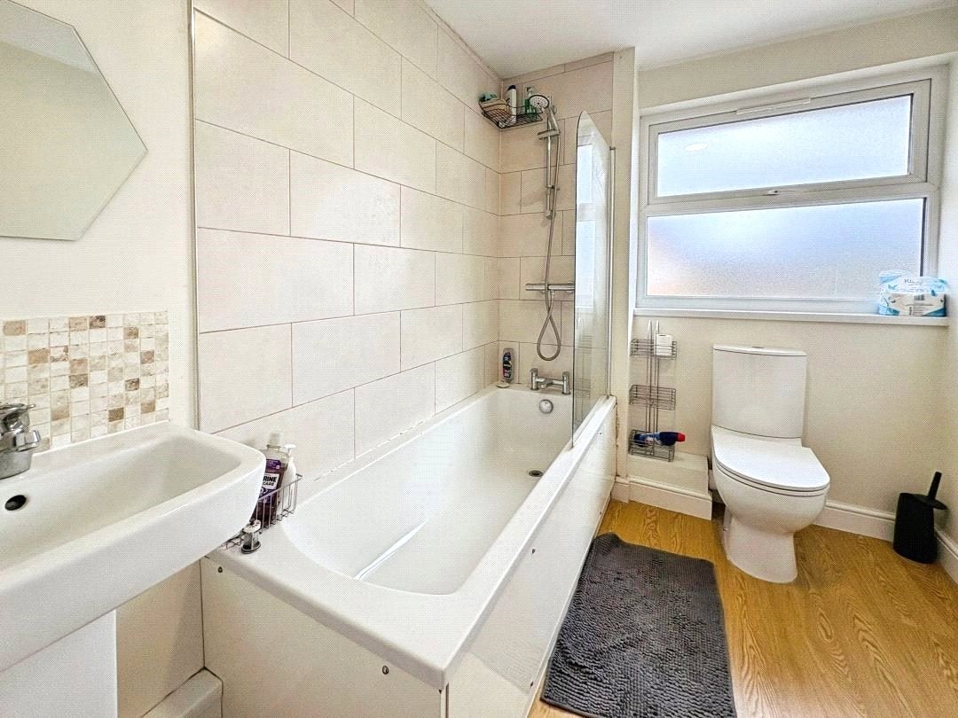 Room Fairview Close in Woking