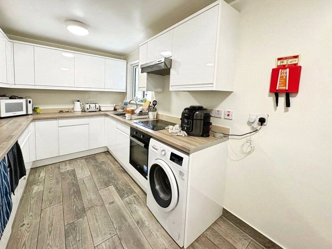 Room Fairview Close in Woking