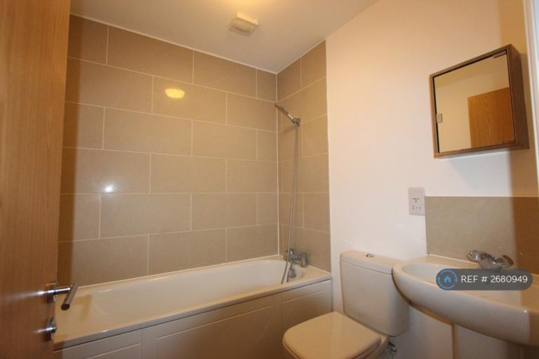 Flat Hartnup Street in Maidstone