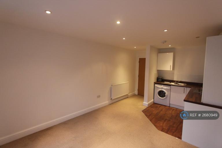 Flat Hartnup Street in Maidstone