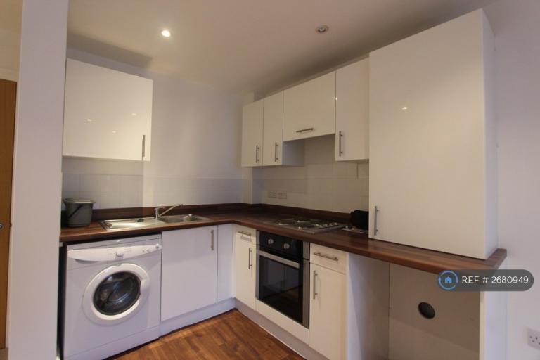 Flat Hartnup Street in Maidstone