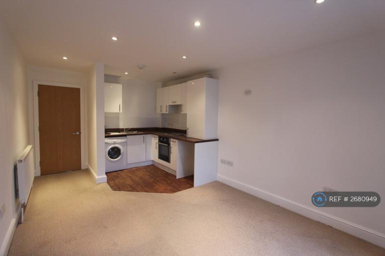 Flat Hartnup Street in Maidstone