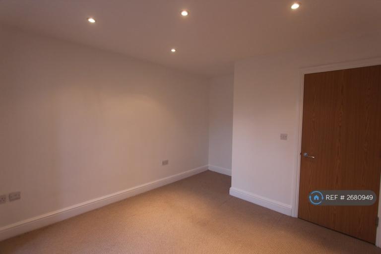 Flat Hartnup Street in Maidstone