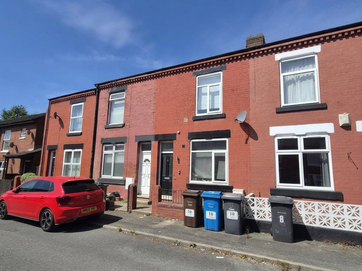 Room Derby Avenue in Salford