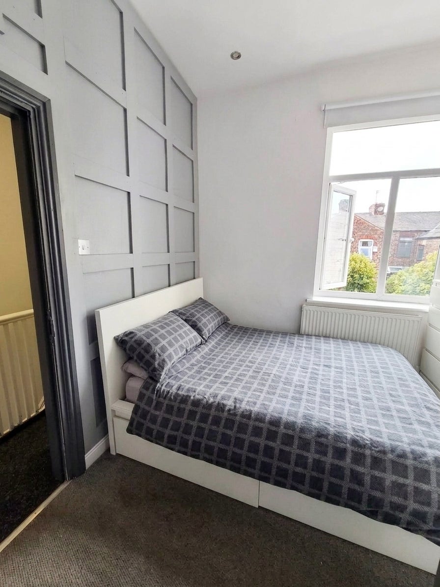 Room Derby Avenue in Salford
