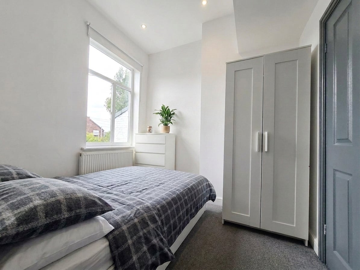 Room Derby Avenue in Salford