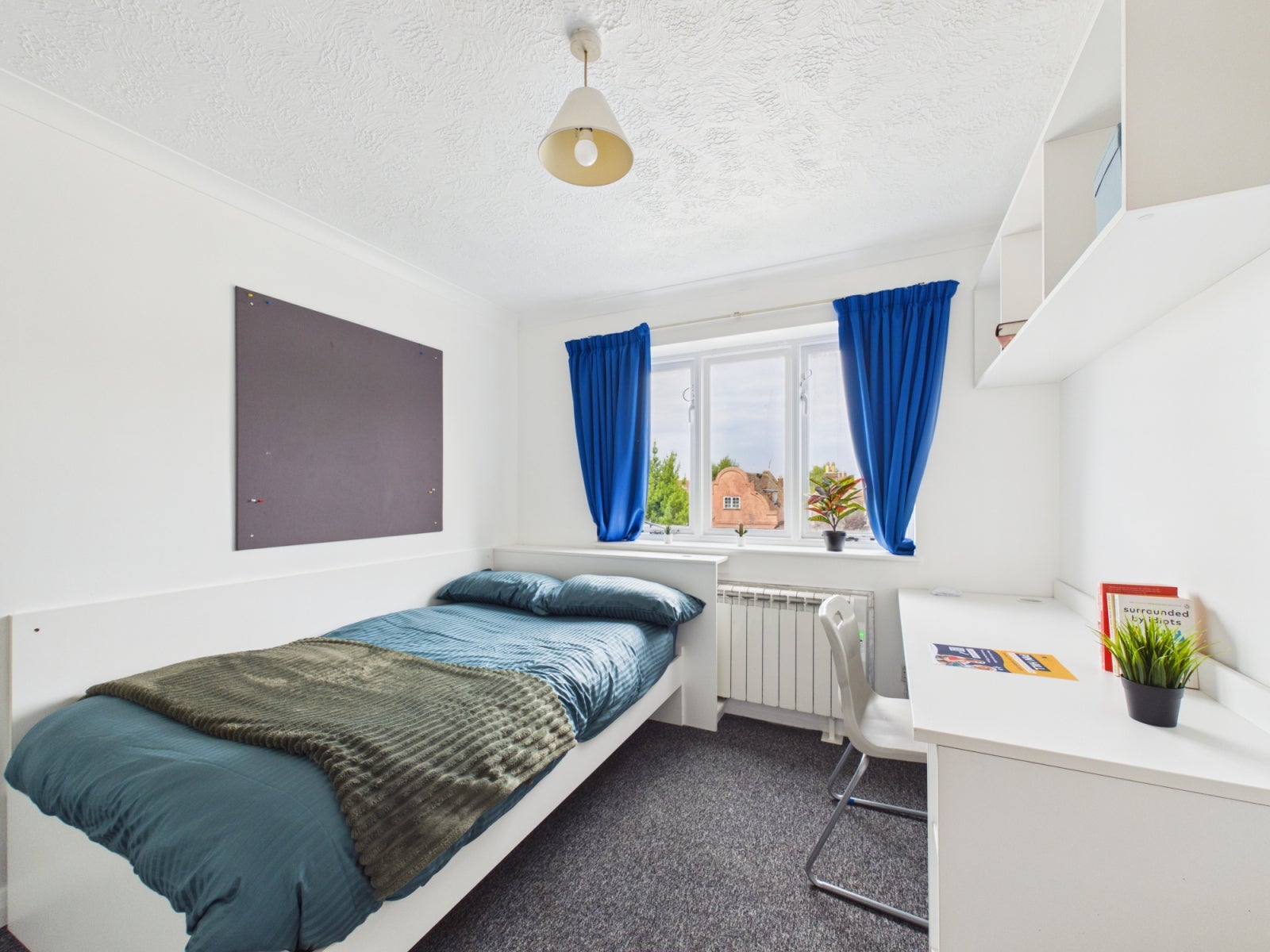 Room Pin Hill in Canterbury