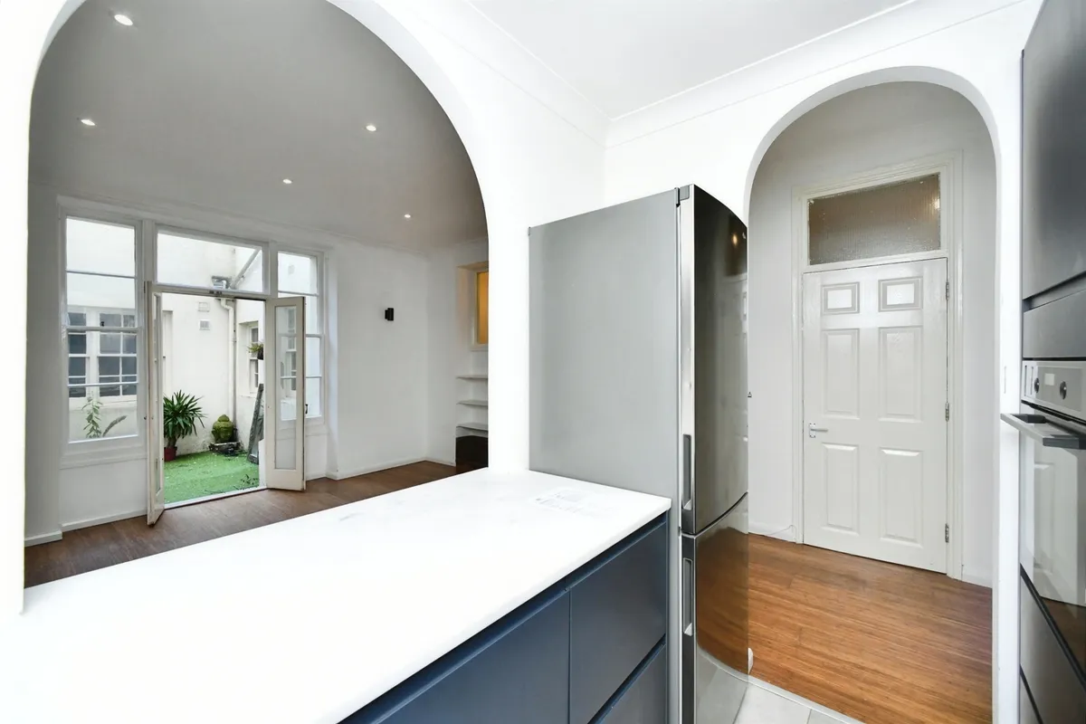 Flat Adelaide Crescent in Hove