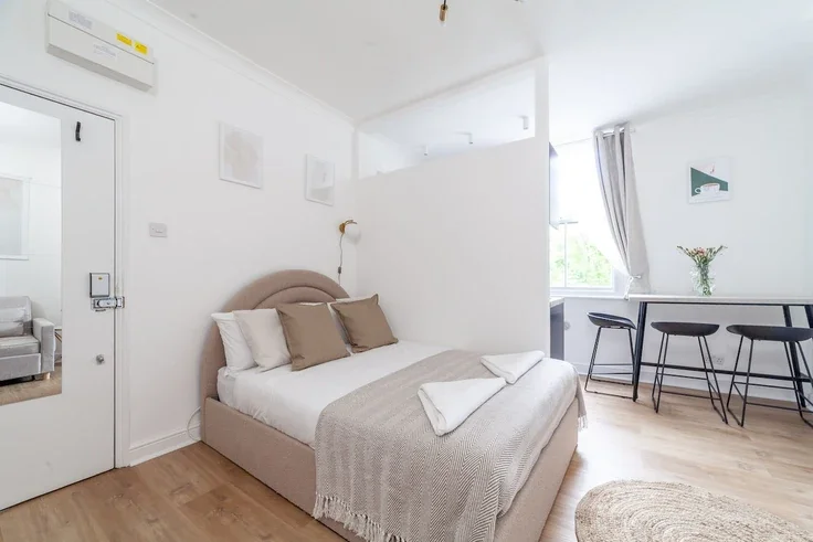 Flat Finsbury Park Road in Greater London