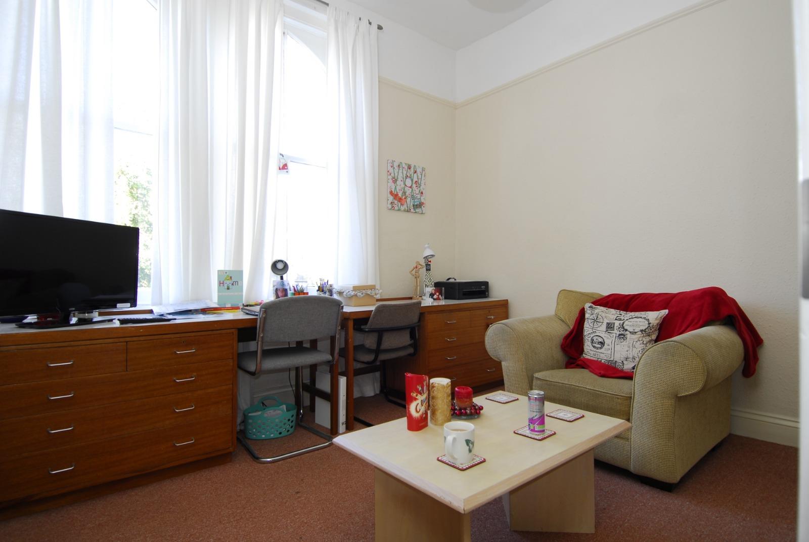 Flat Napier Terrace in Plymouth