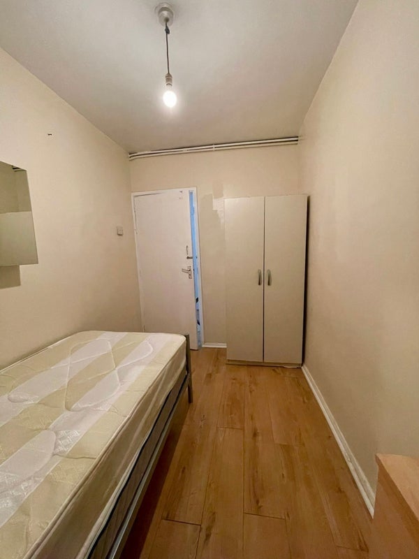 Room Ernest Street in Greater London