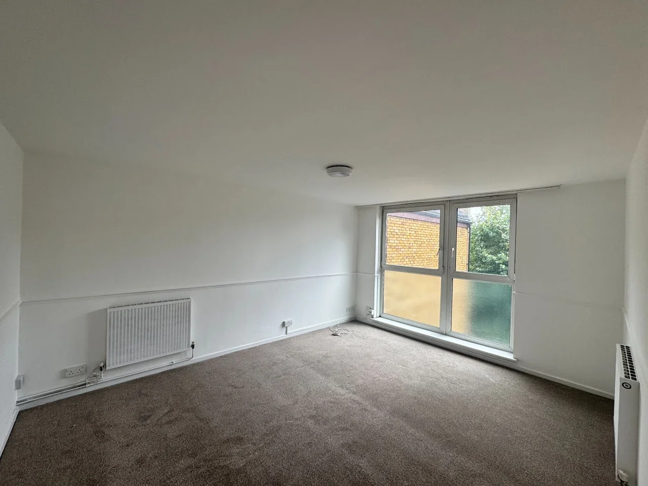 Flat Maskell Road in Greater London