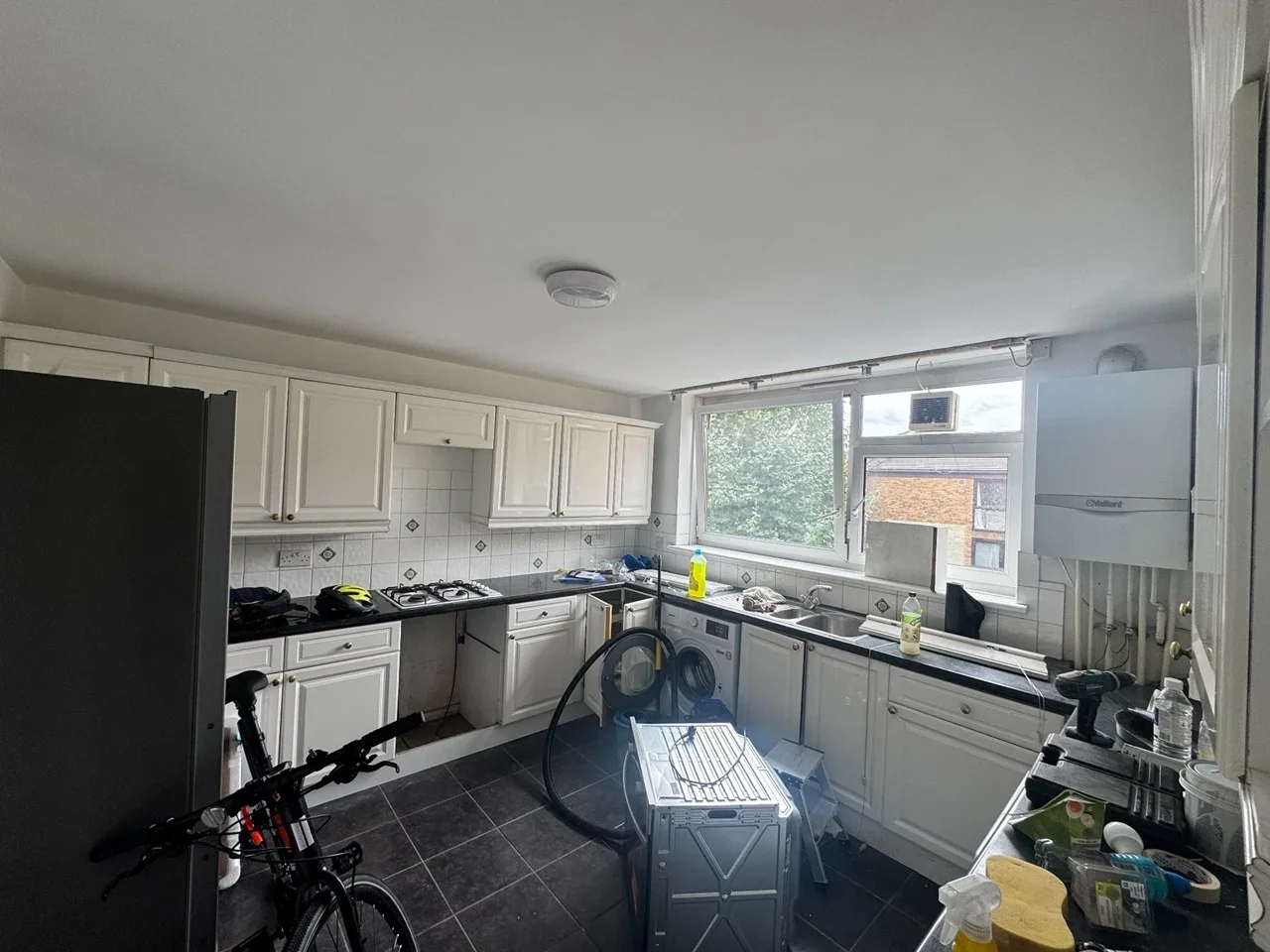 Flat Maskell Road in Greater London