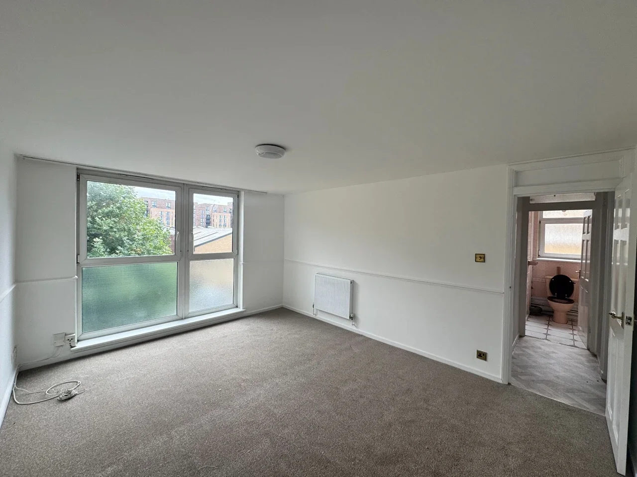 Flat Maskell Road in Greater London