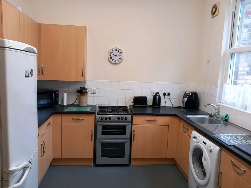 Room Madeley Road in Greater London