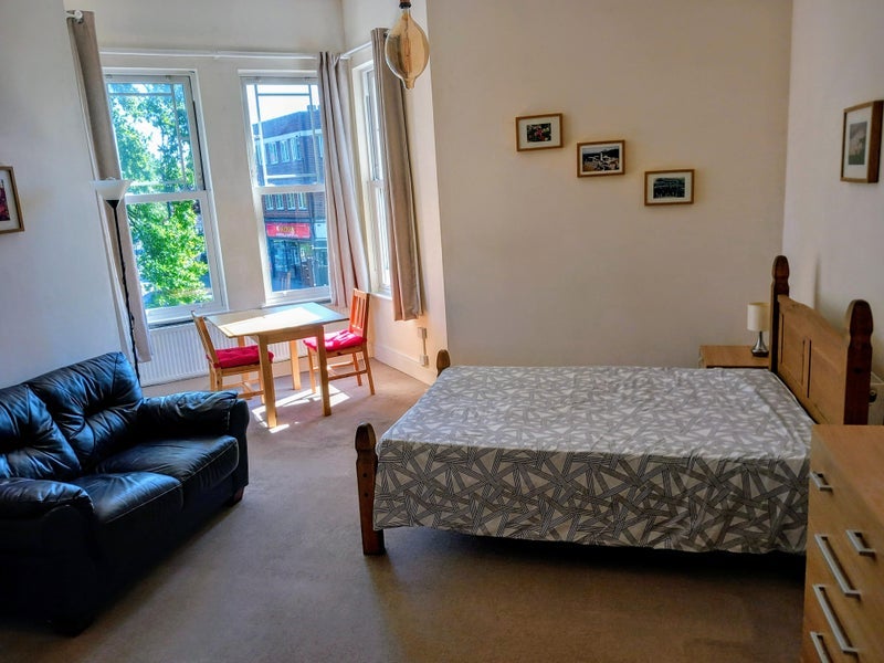 Room Madeley Road in Greater London