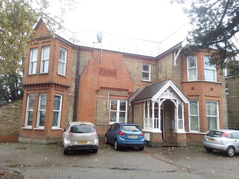 Room Madeley Road in Greater London