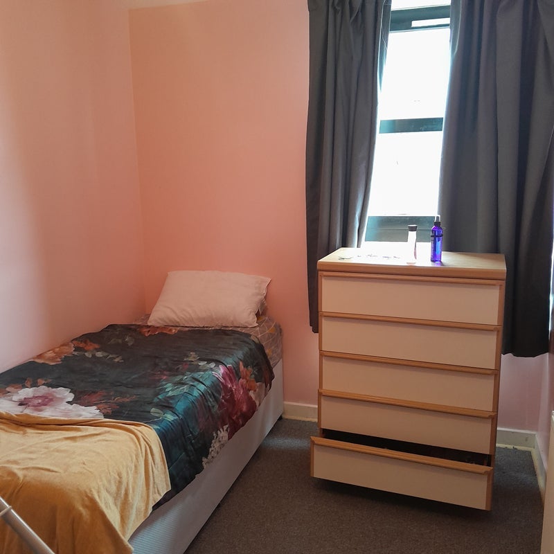 Room Langside Road in Glasgow