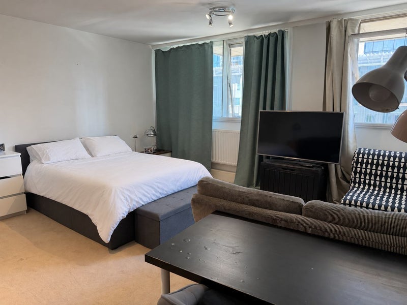 Room Upper Ground in Greater London