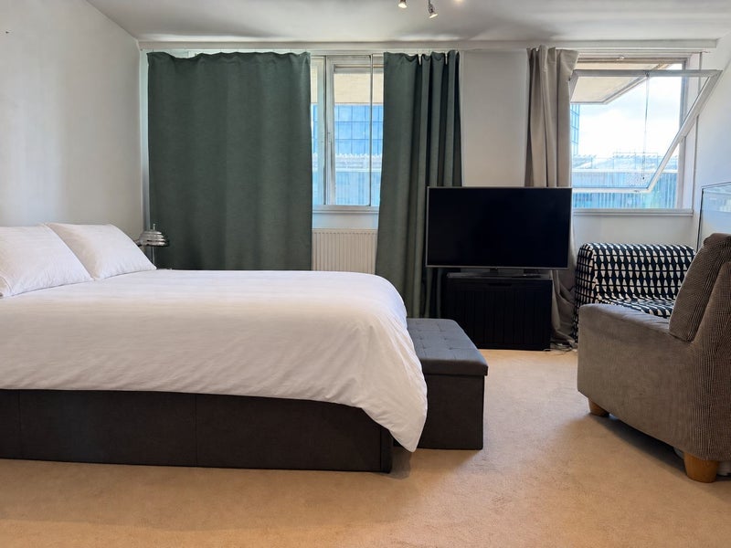 Room Upper Ground in Greater London