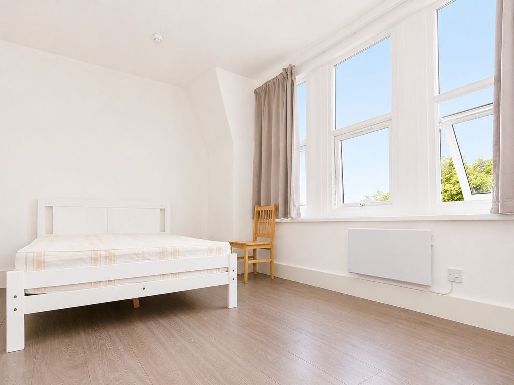 Room Falkland Road in Greater London