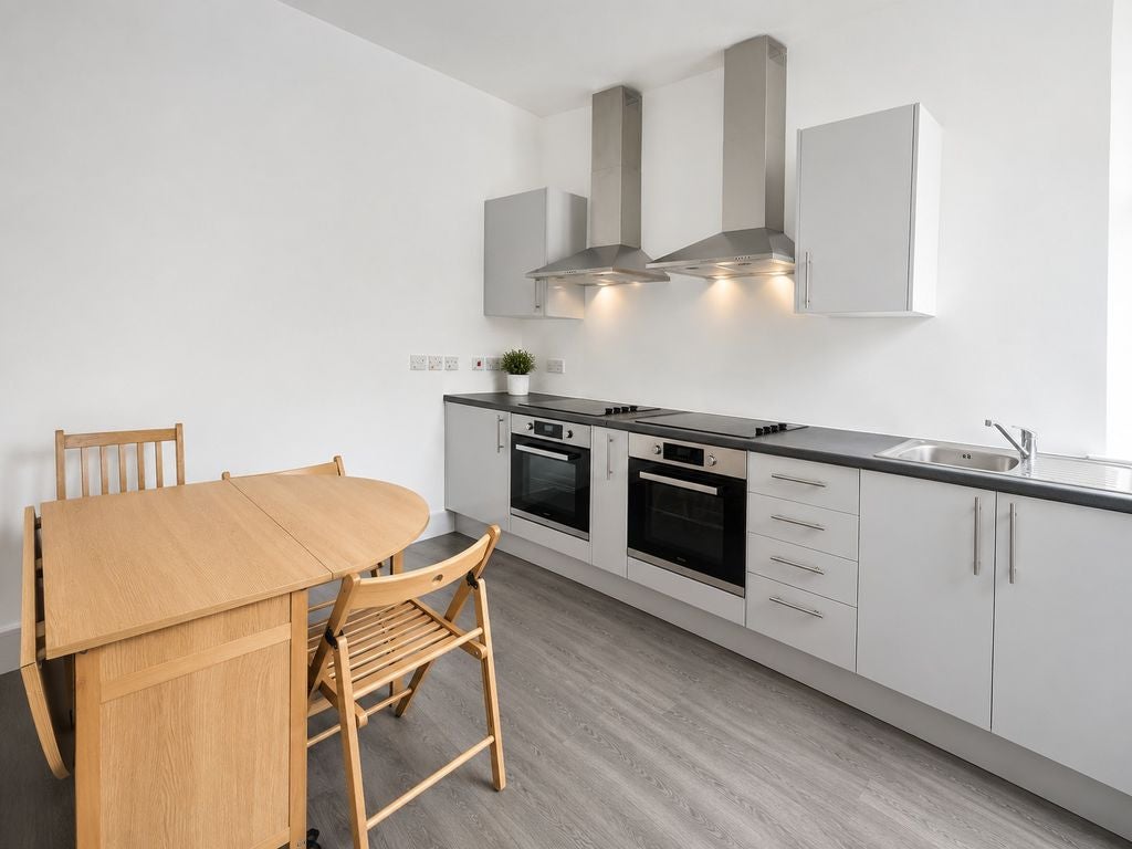 Room Falkland Road in Greater London
