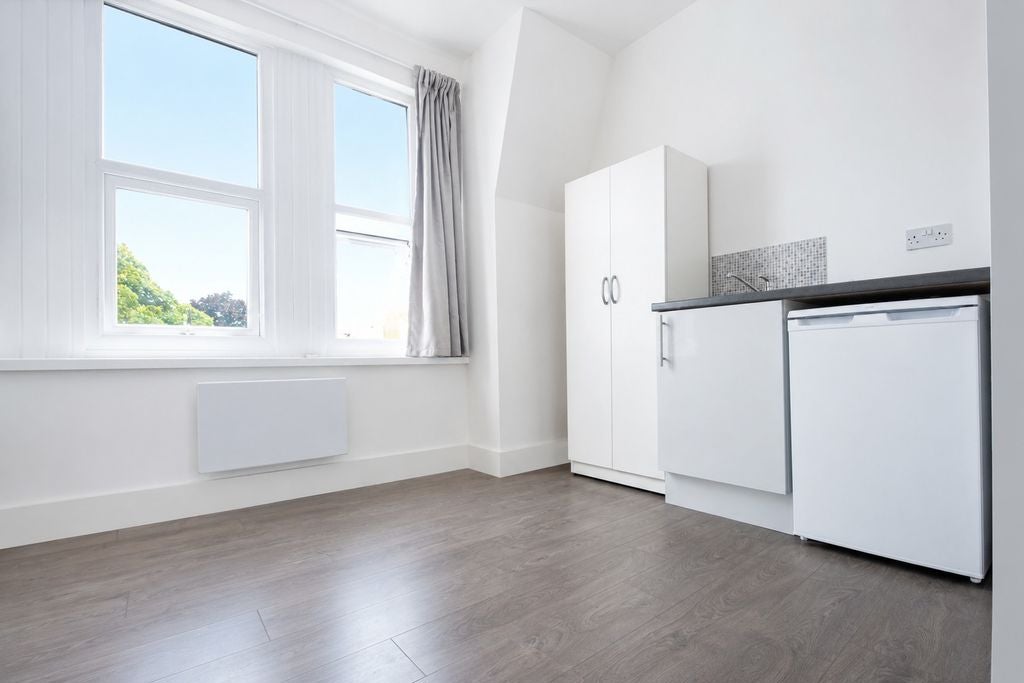 Room Falkland Road in Greater London