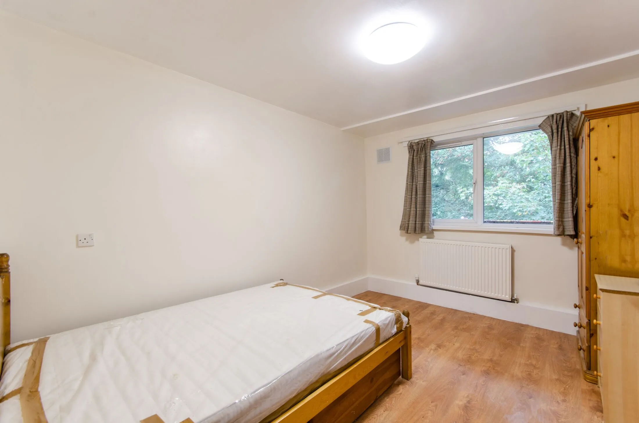 Flat Sandall Close in Greater London