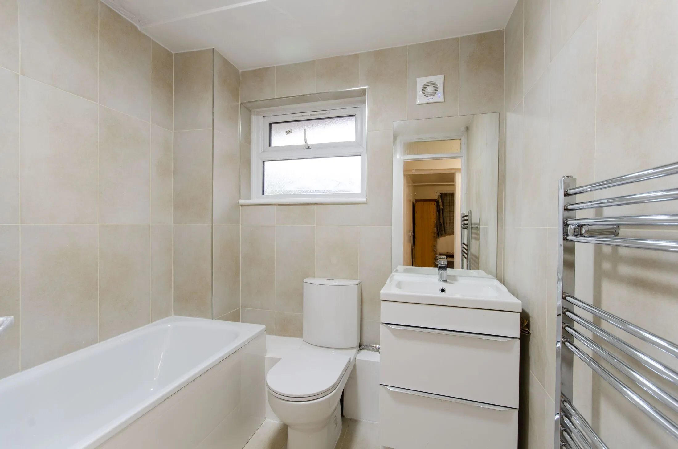 Flat Sandall Close in Greater London